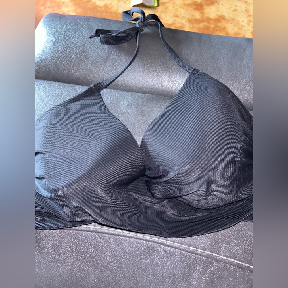 Shade&Shore Top size 38DD Bottoms small. Colors are black top with white bottom